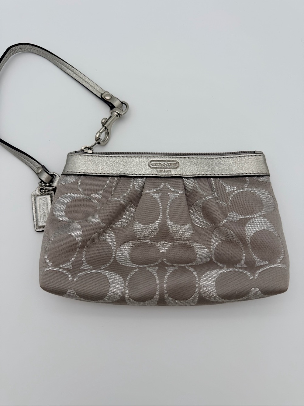 COACH Silver CC Logo Signature Wristlet Leather Trim Silver Hardware Hangtag